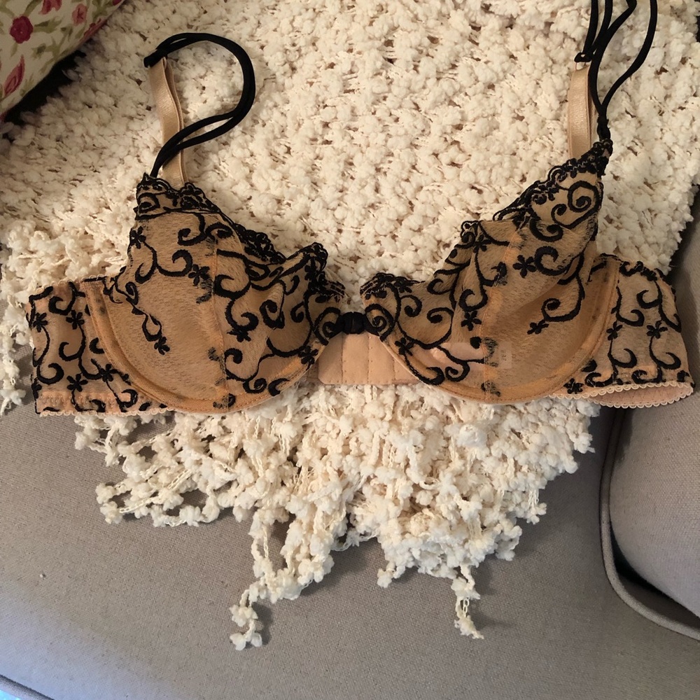 Victoria’s Secret Lace Bra! Like New.  Size 34B.